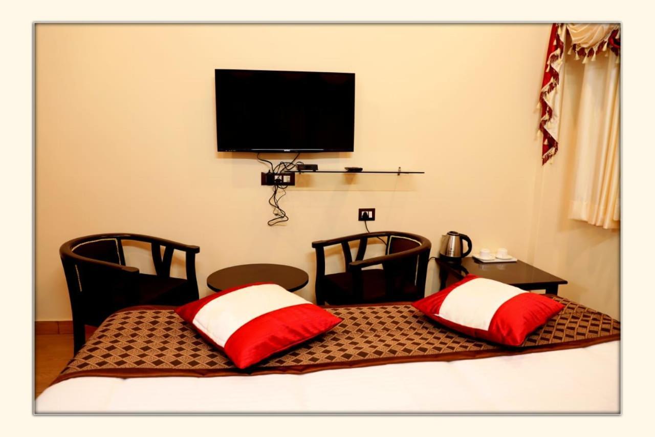 The Ranikhet Continental Hotel Ngoại thất bức ảnh