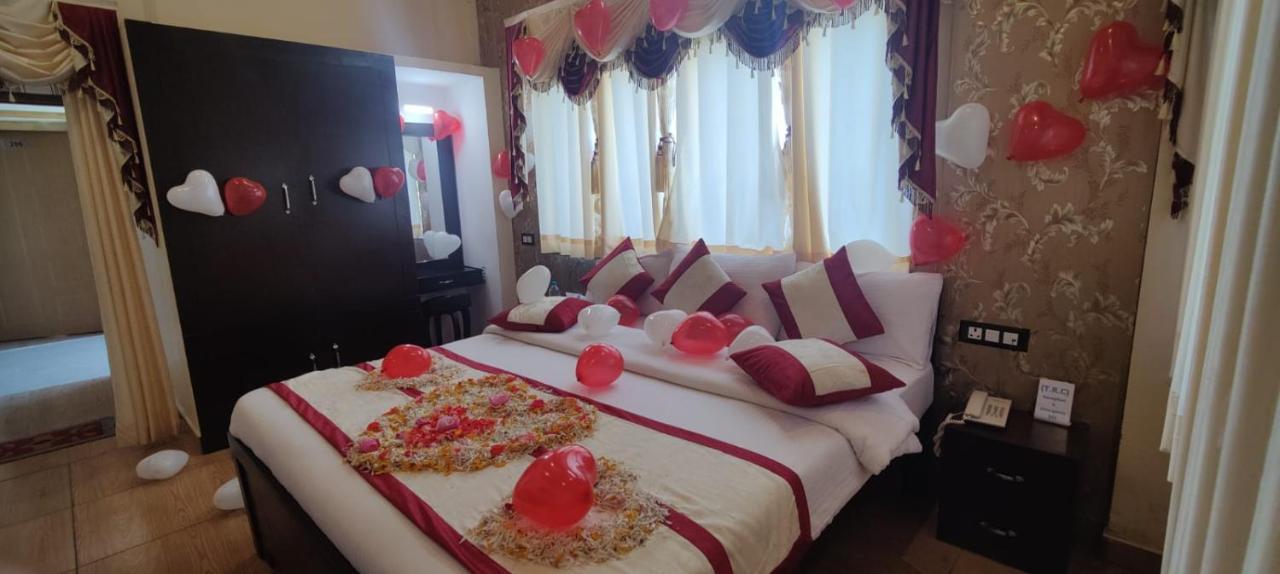 The Ranikhet Continental Hotel Ngoại thất bức ảnh