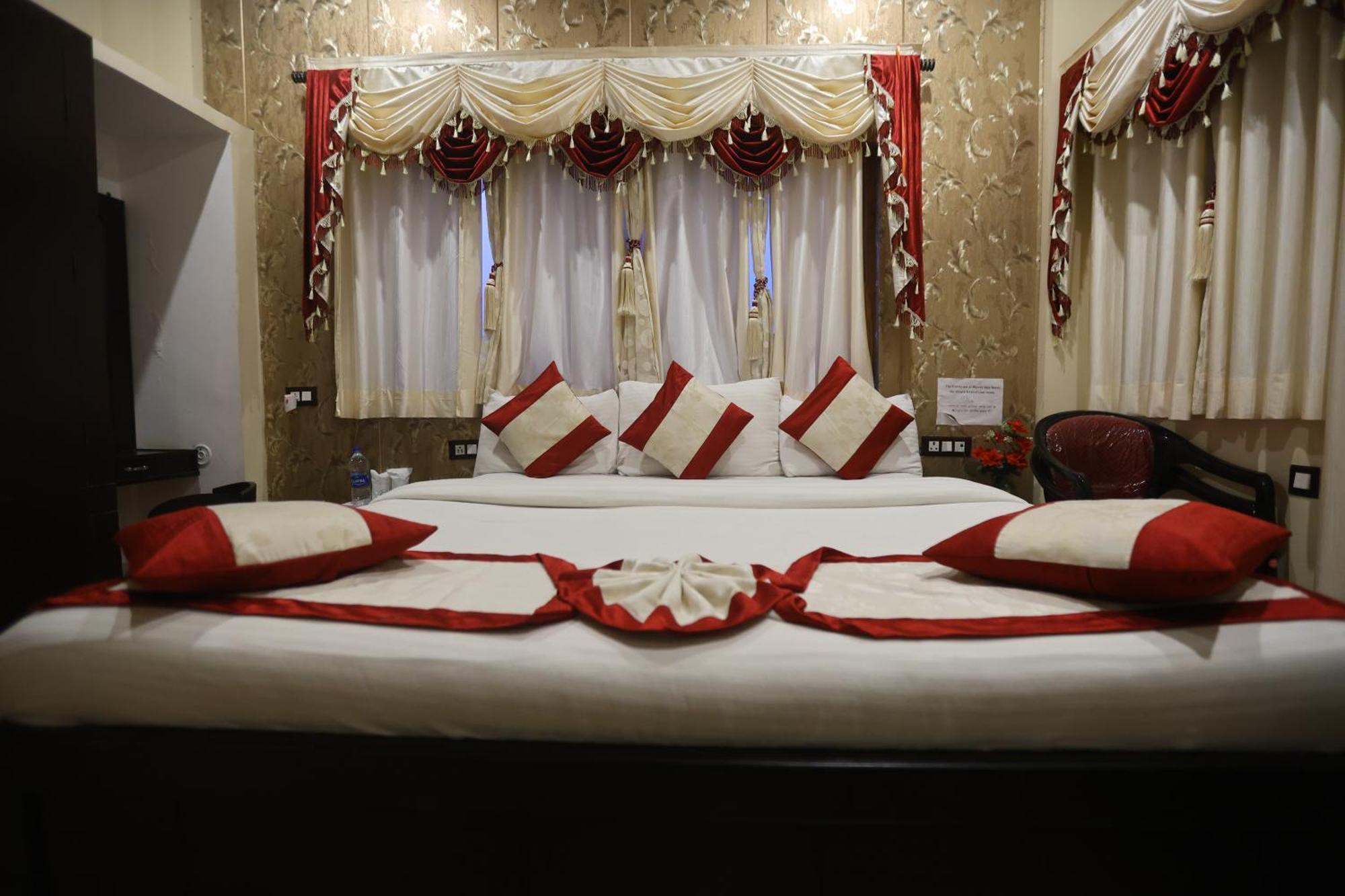 The Ranikhet Continental Hotel Ngoại thất bức ảnh
