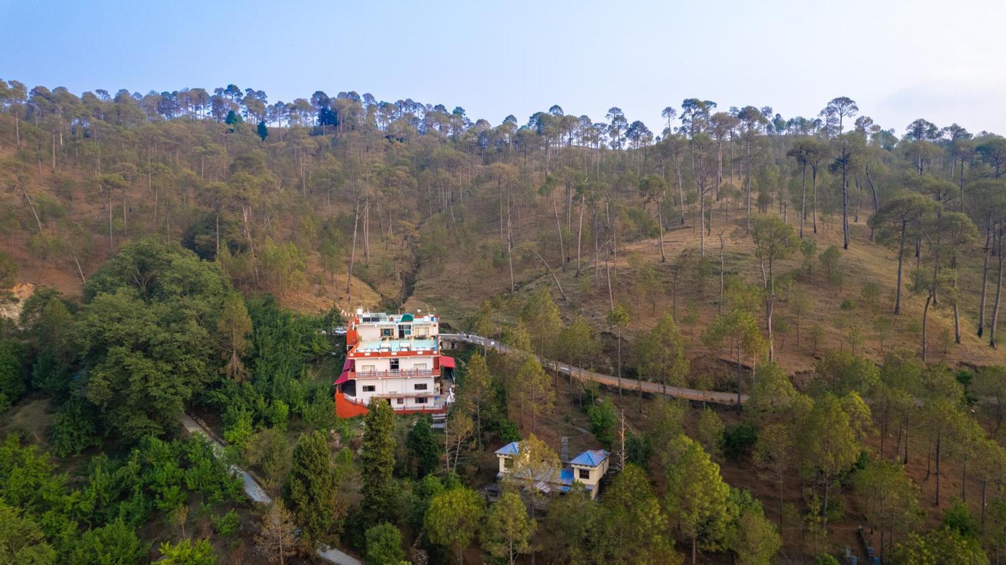 The Ranikhet Continental Hotel Ngoại thất bức ảnh