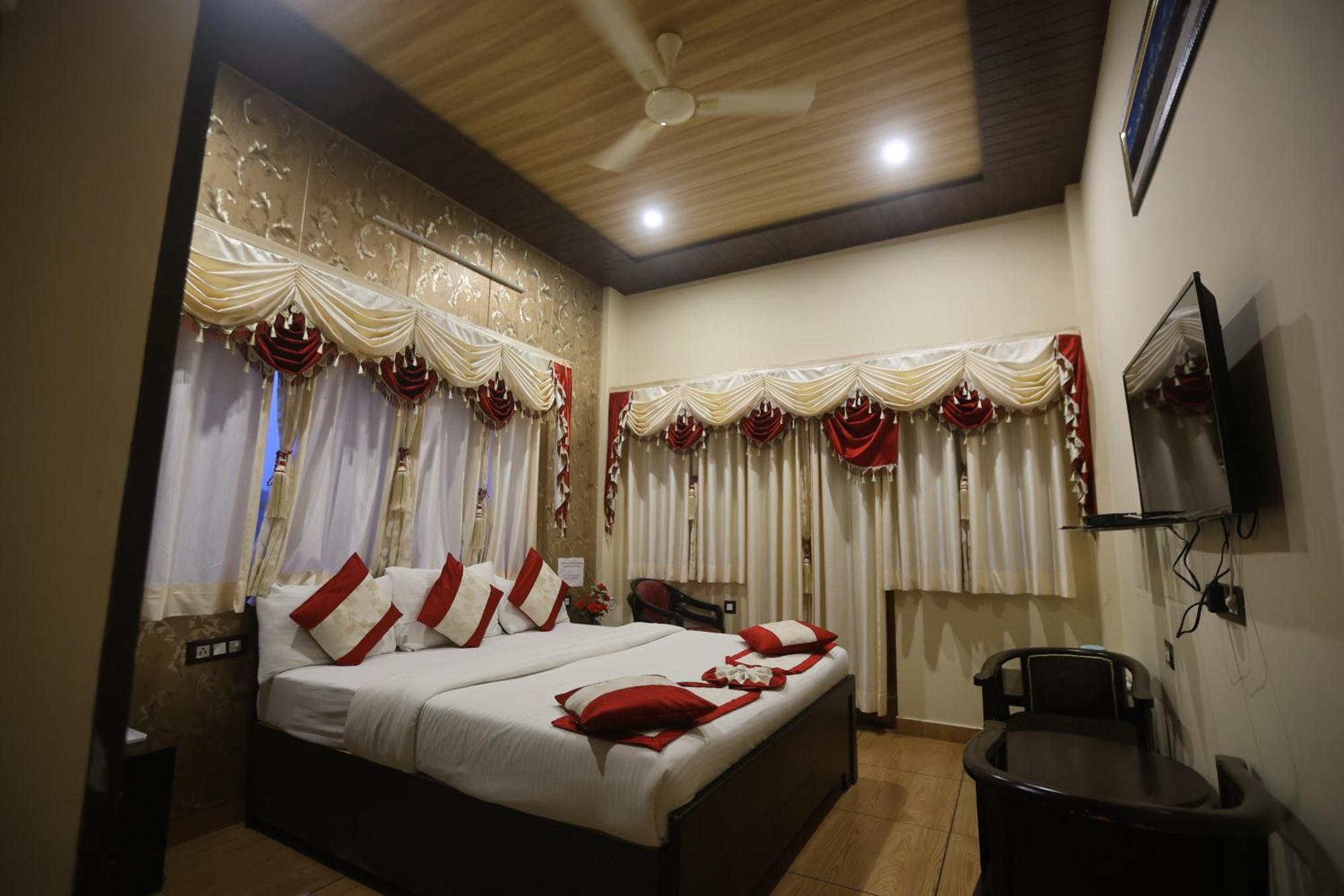 The Ranikhet Continental Hotel Ngoại thất bức ảnh