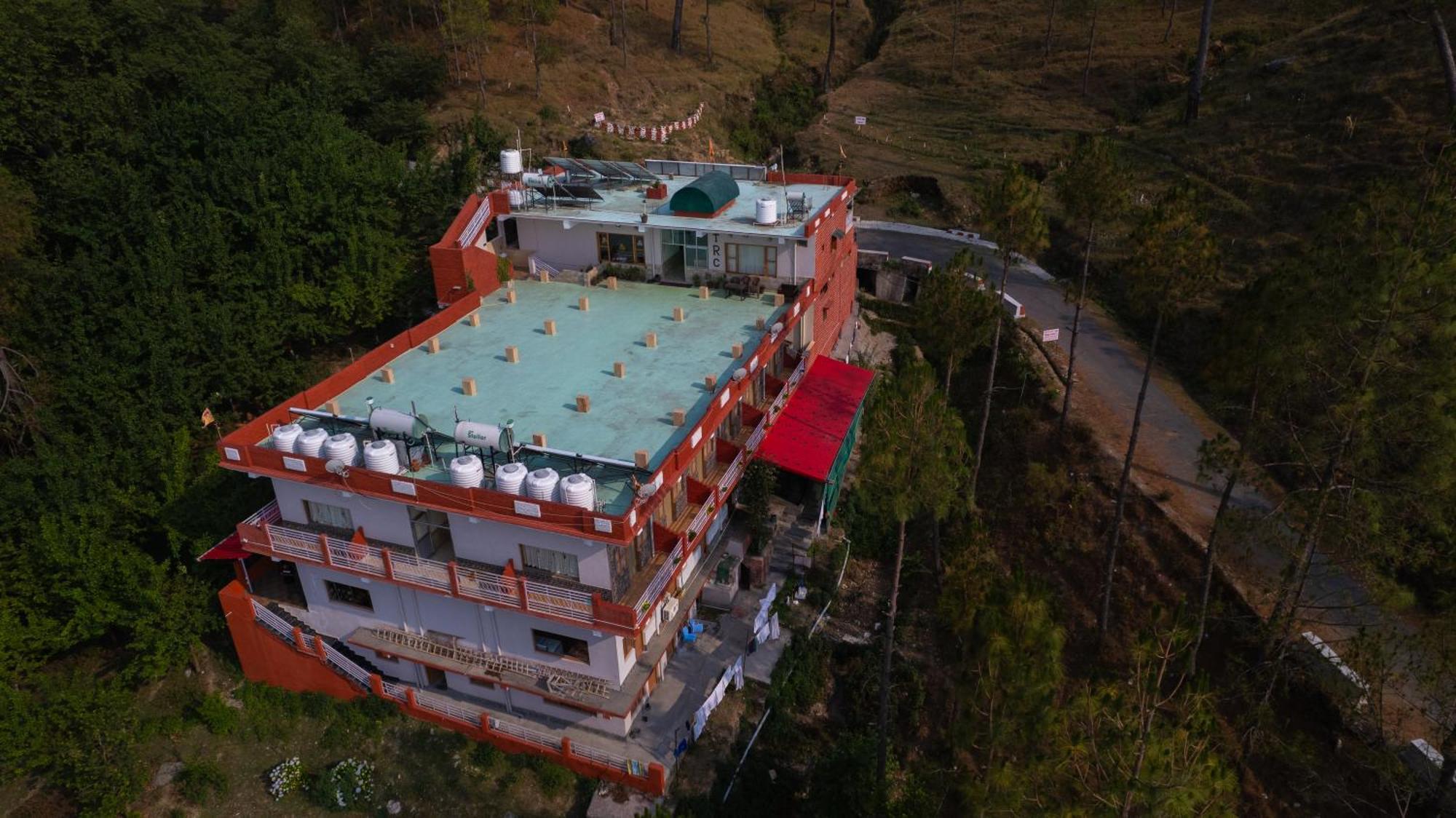 The Ranikhet Continental Hotel Ngoại thất bức ảnh