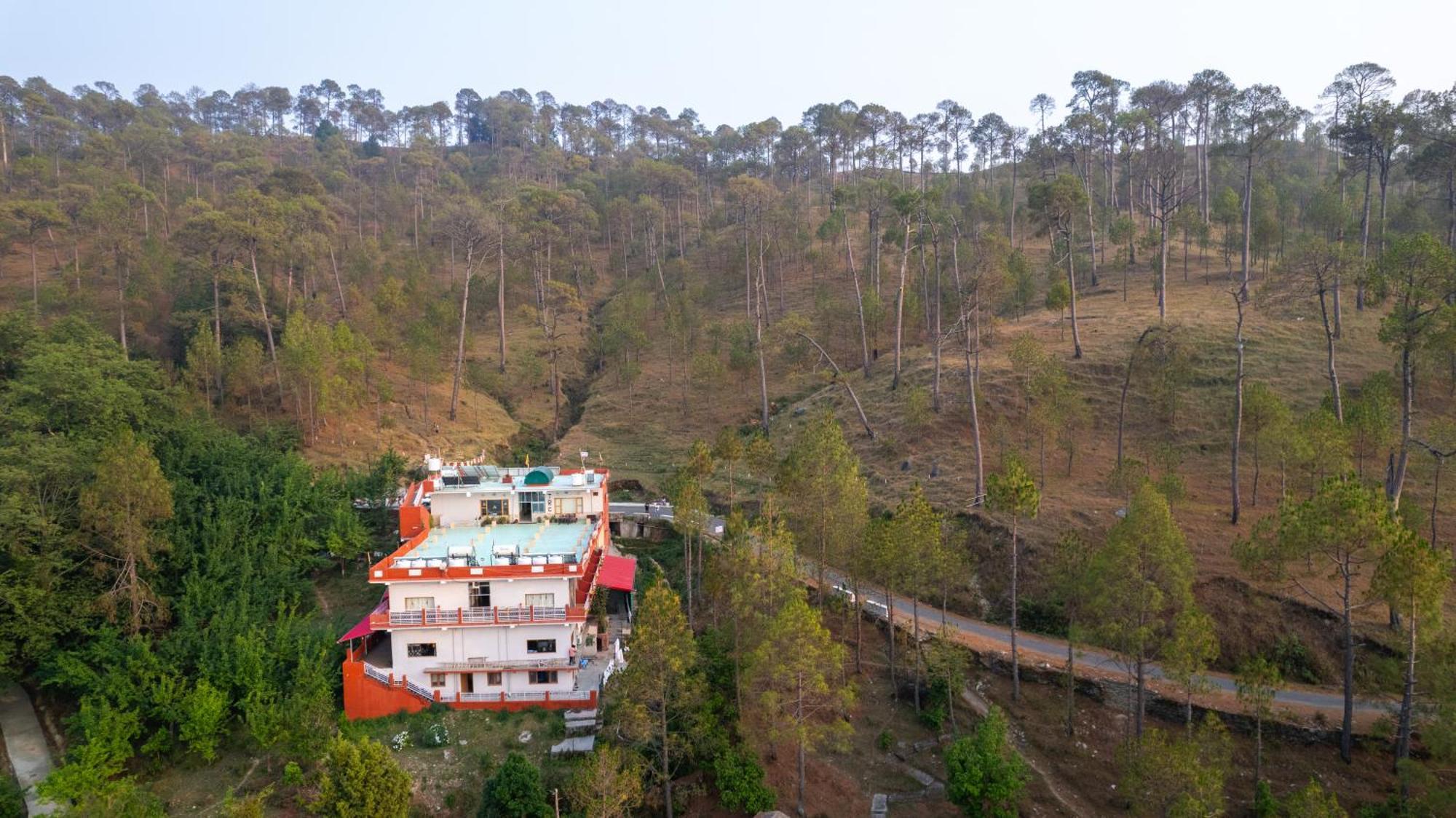 The Ranikhet Continental Hotel Ngoại thất bức ảnh