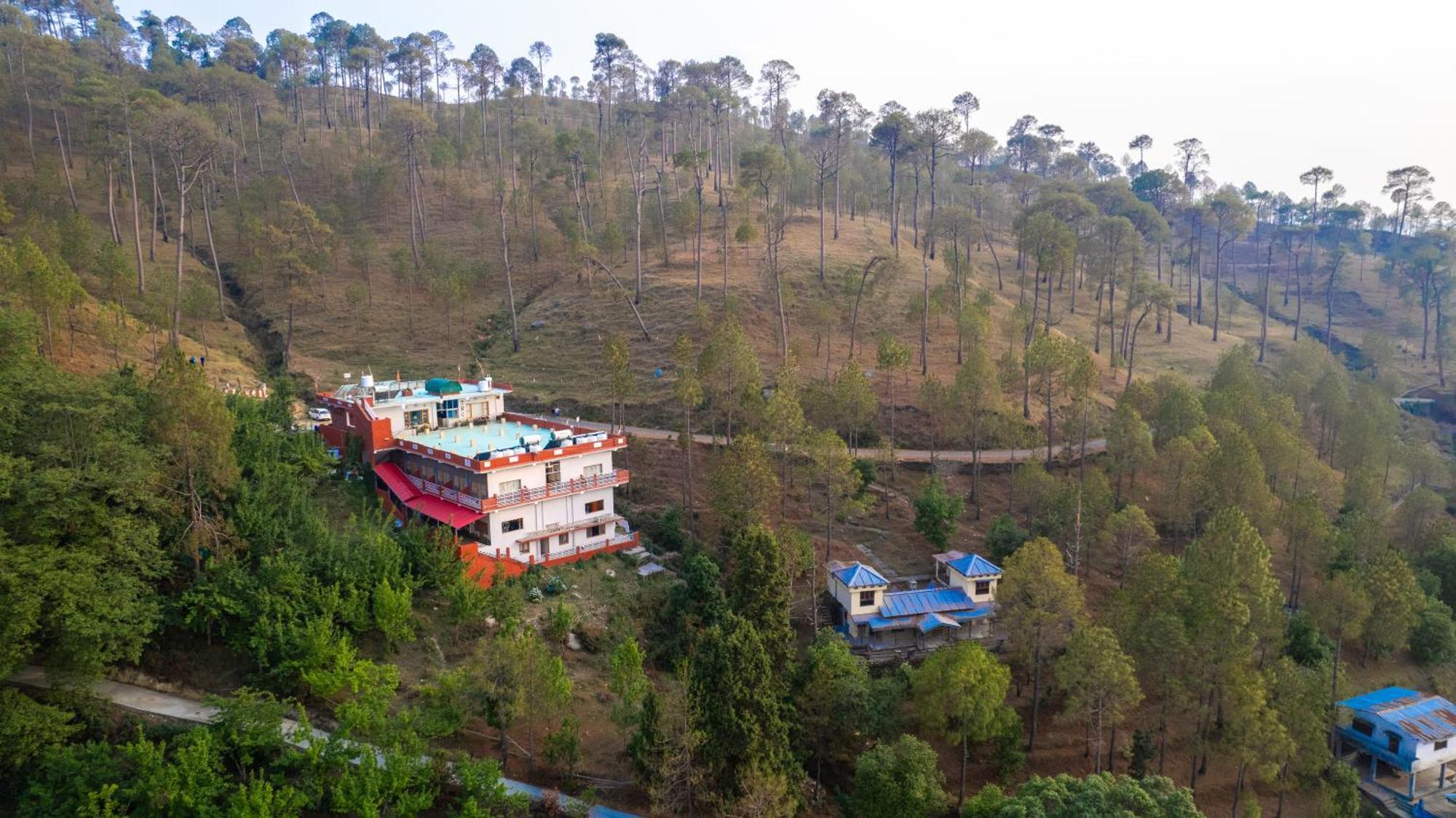 The Ranikhet Continental Hotel Ngoại thất bức ảnh