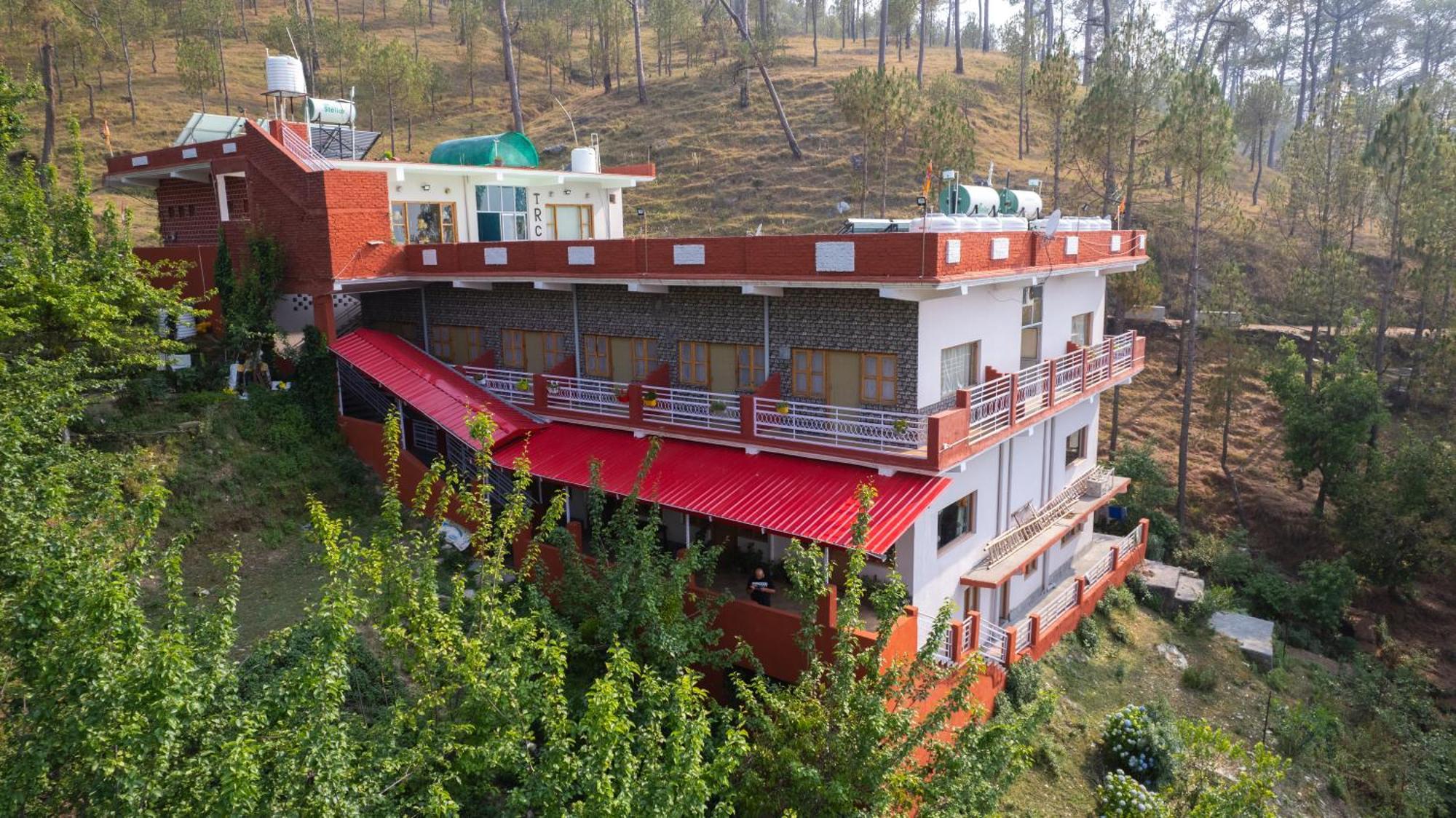 The Ranikhet Continental Hotel Ngoại thất bức ảnh