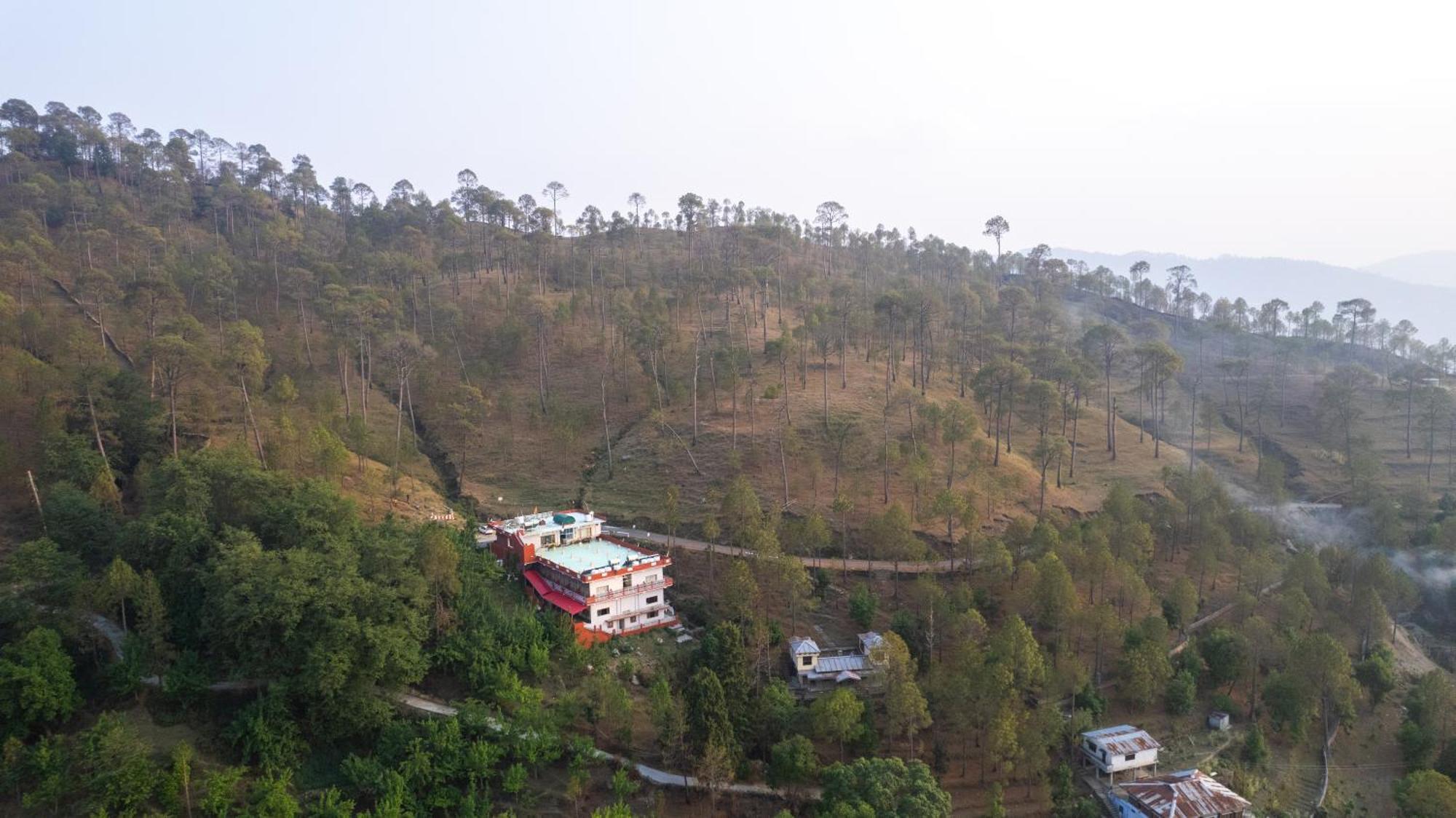 The Ranikhet Continental Hotel Ngoại thất bức ảnh
